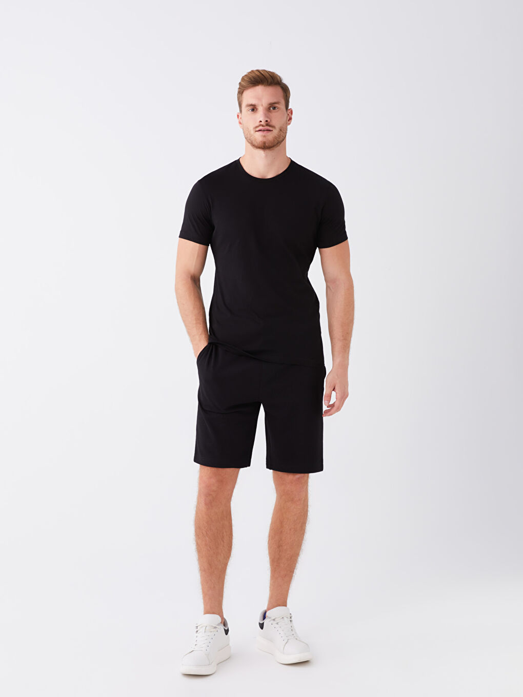 Siyah Bisiklet Yaka Kısa Kollu Erkek Tişört-2