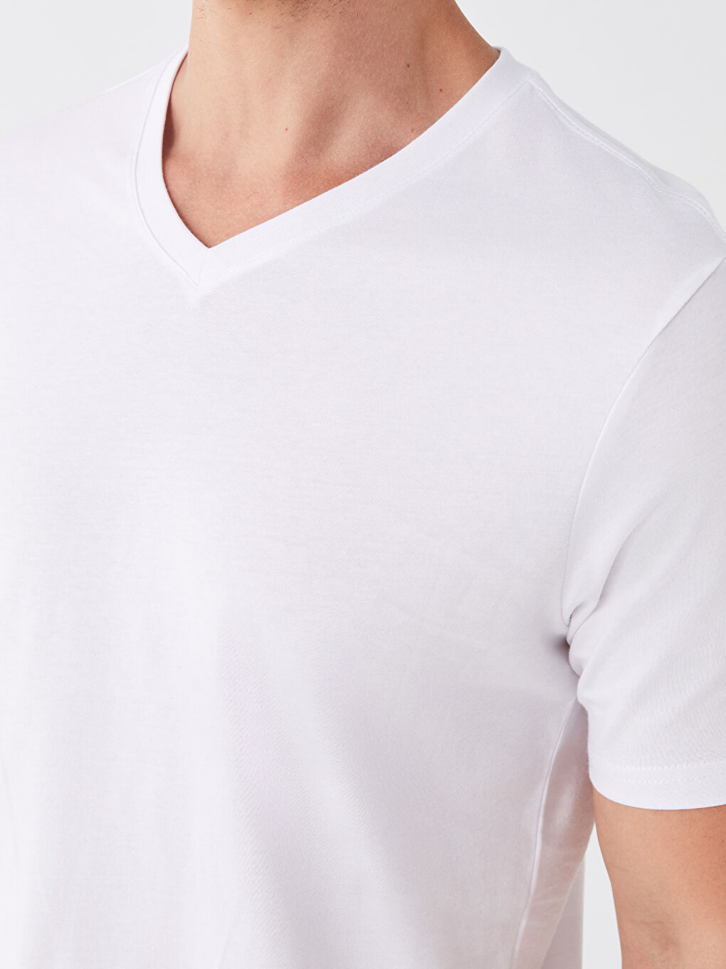 Beyaz V Yaka Kısa Kollu Penye Erkek Tişört-3