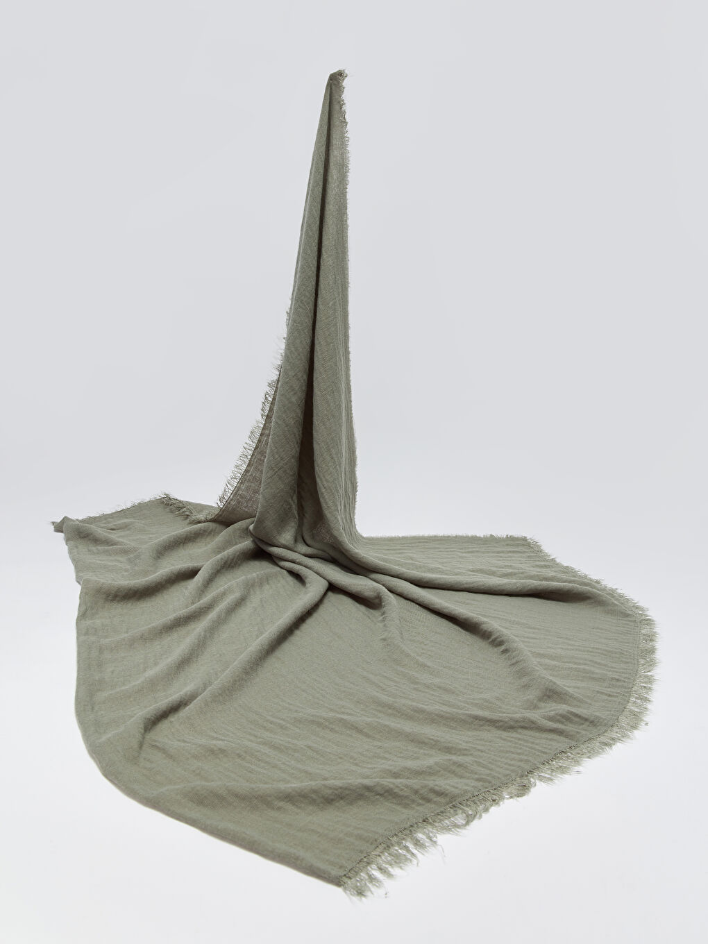 Yeşil Desenli Püskül Detaylı Kadın Şal-1