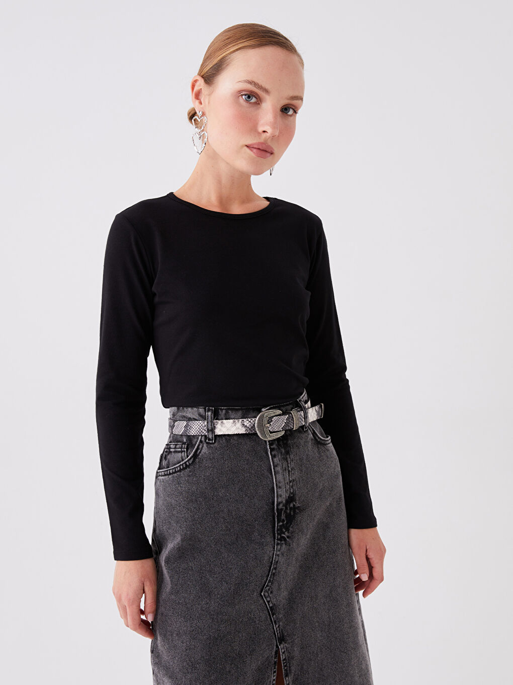 Siyah Bisiklet Yaka Düz Uzun Kollu Kadın Tişört