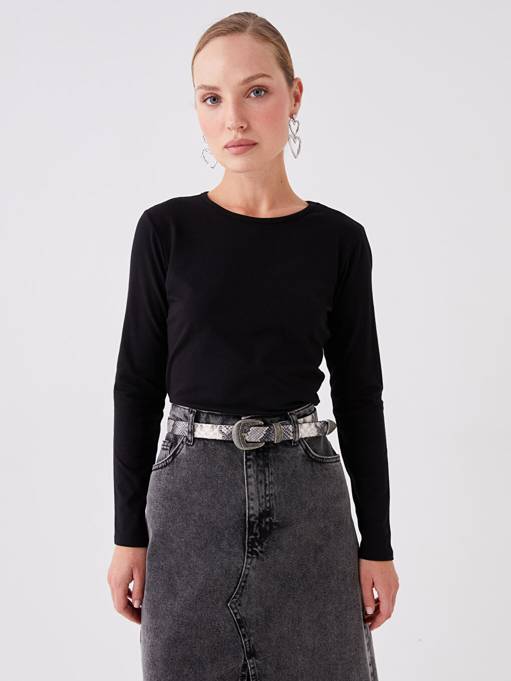 Siyah Bisiklet Yaka Düz Uzun Kollu Kadın Tişört-1