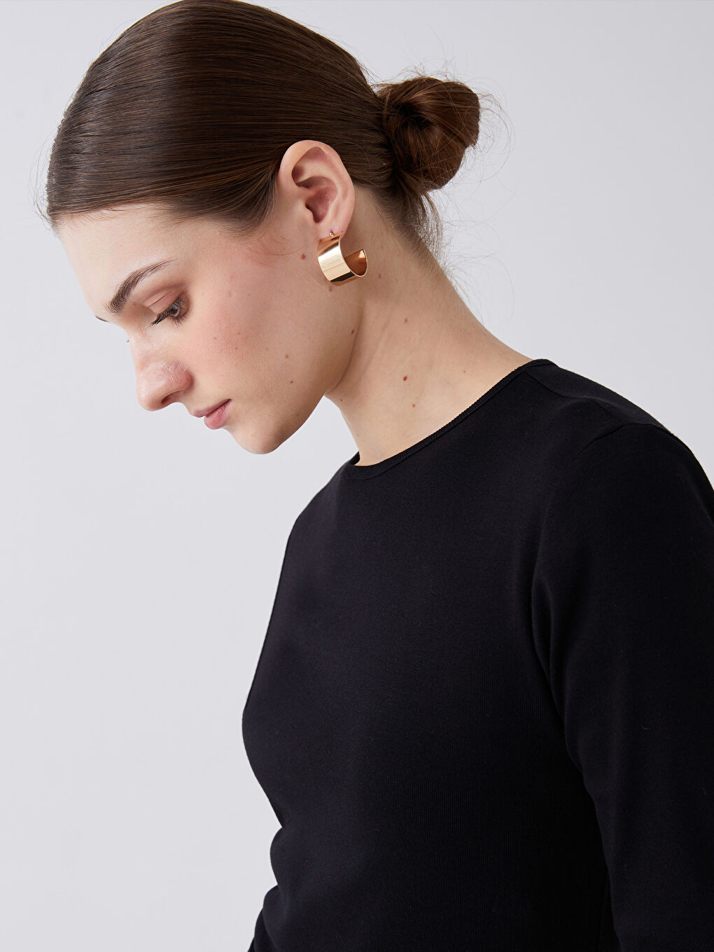 Siyah Bisiklet Yaka Düz Uzun Kollu Kadın Tişört-1