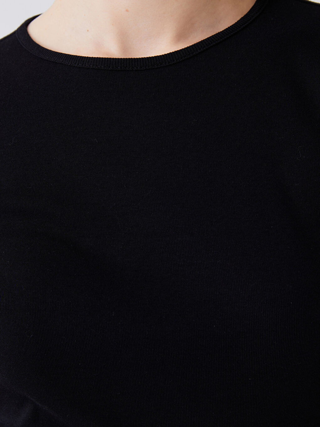 Siyah Bisiklet Yaka Düz Uzun Kollu Kadın Tişört-3