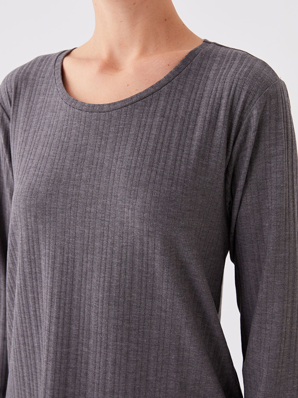 Gri Bisiklet Yaka Düz Uzun Kollu Kadın Tişört-3