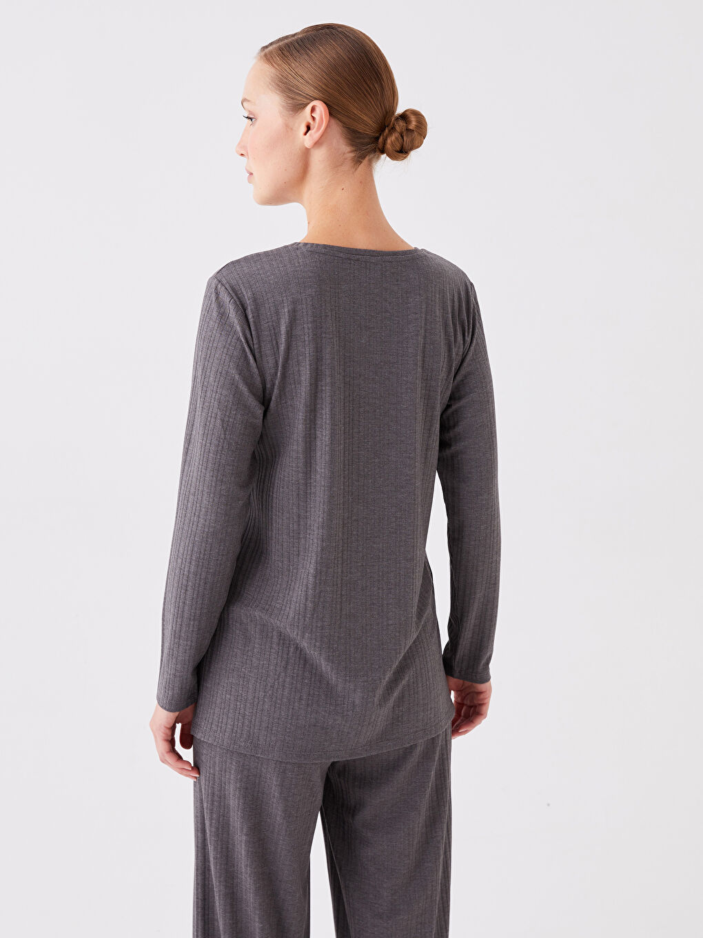 Gri Bisiklet Yaka Düz Uzun Kollu Kadın Tişört-4