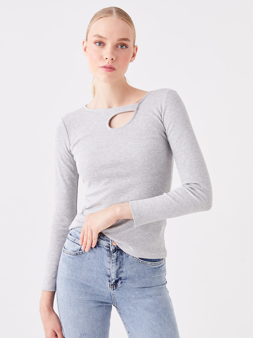 Gri Bisiklet Yaka Pencere Detaylı Uzun Kollu Kadın Tişört