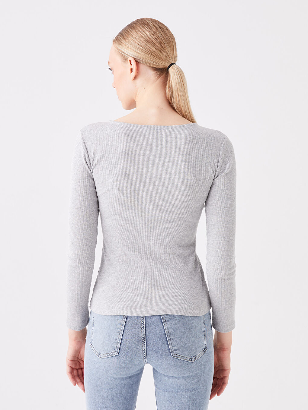 Gri Bisiklet Yaka Pencere Detaylı Uzun Kollu Kadın Tişört-4