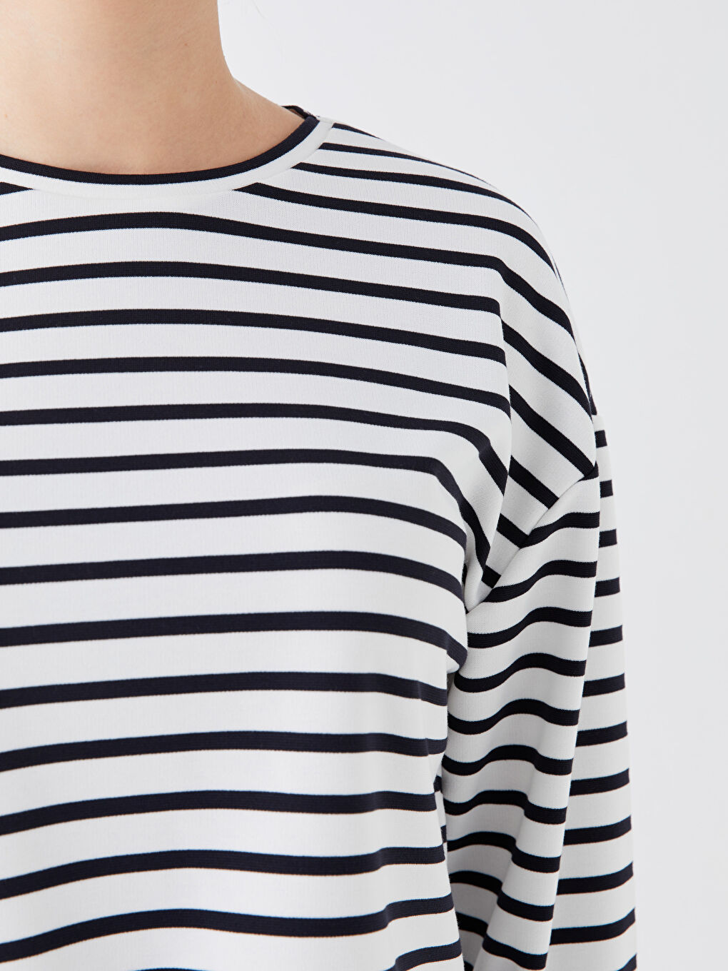 Lacivert Bisiklet Yaka Çizgili Uzun Kollu Crop Kadın Sweatshirt-3