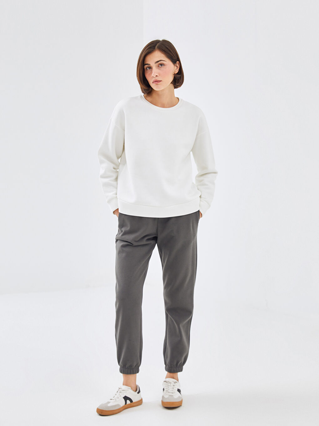 Beyaz Bisiklet Yaka Düz Uzun Kollu Kadın Sweatshirt-2