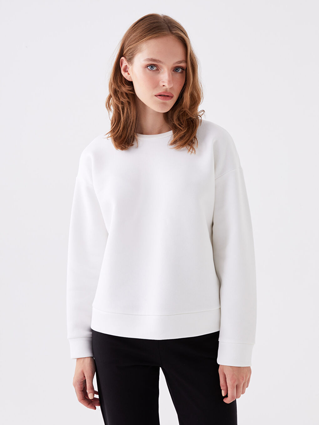 Beyaz Bisiklet Yaka Düz Uzun Kollu Kadın Sweatshirt-1