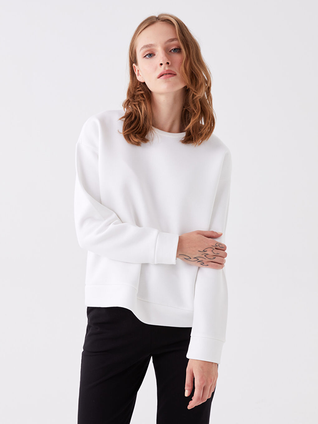 Beyaz Bisiklet Yaka Düz Uzun Kollu Kadın Sweatshirt-3