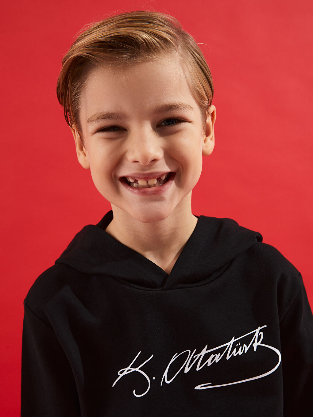 LCW Kids Yeni Siyah Atatürk İmza Baskılı Erkek Çocuk Sweatshirt