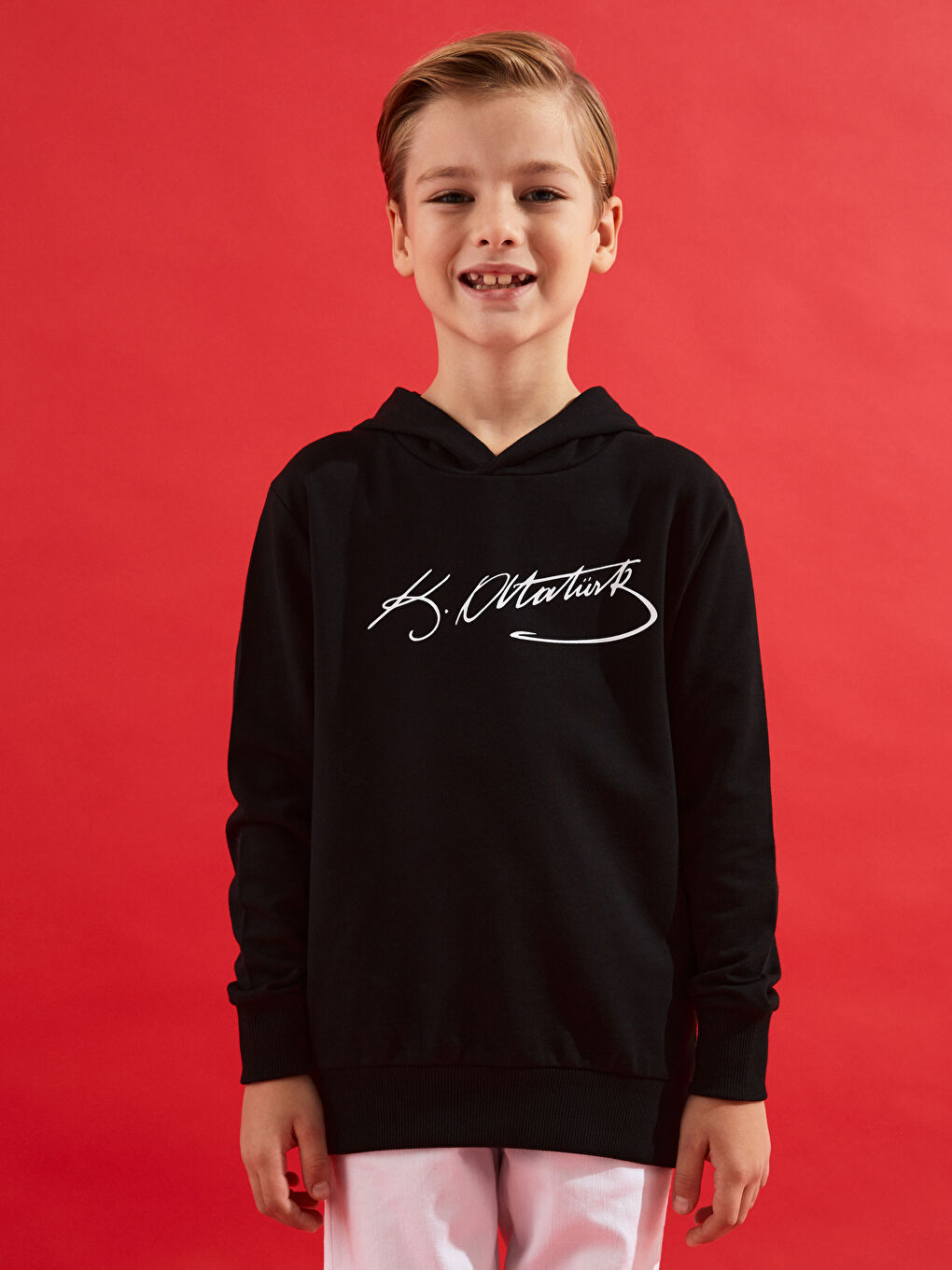 LCW Kids Yeni Siyah Atatürk İmza Baskılı Erkek Çocuk Sweatshirt - 1