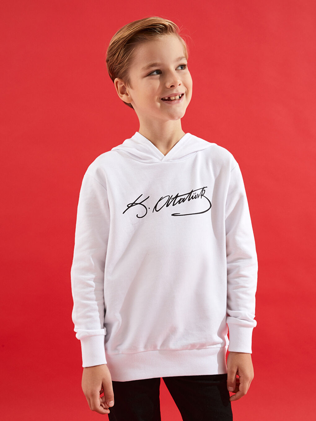 LCW Kids Optik Beyaz Atatürk İmza Baskılı Erkek Çocuk Hoodie - 1