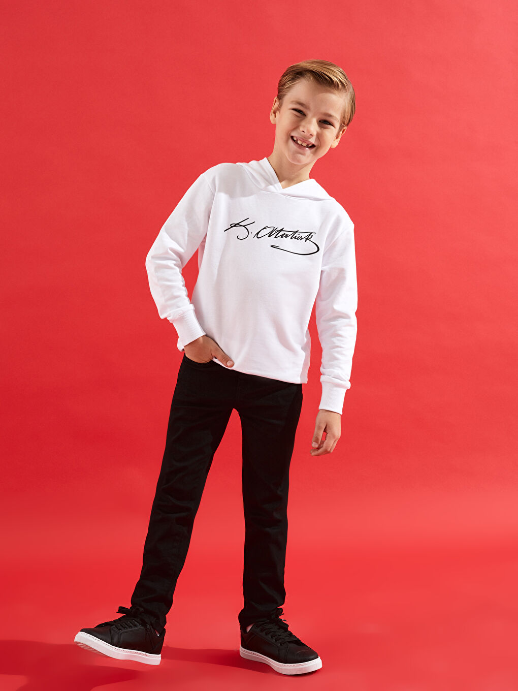 LCW Kids Optik Beyaz Atatürk İmza Baskılı Erkek Çocuk Hoodie - 4