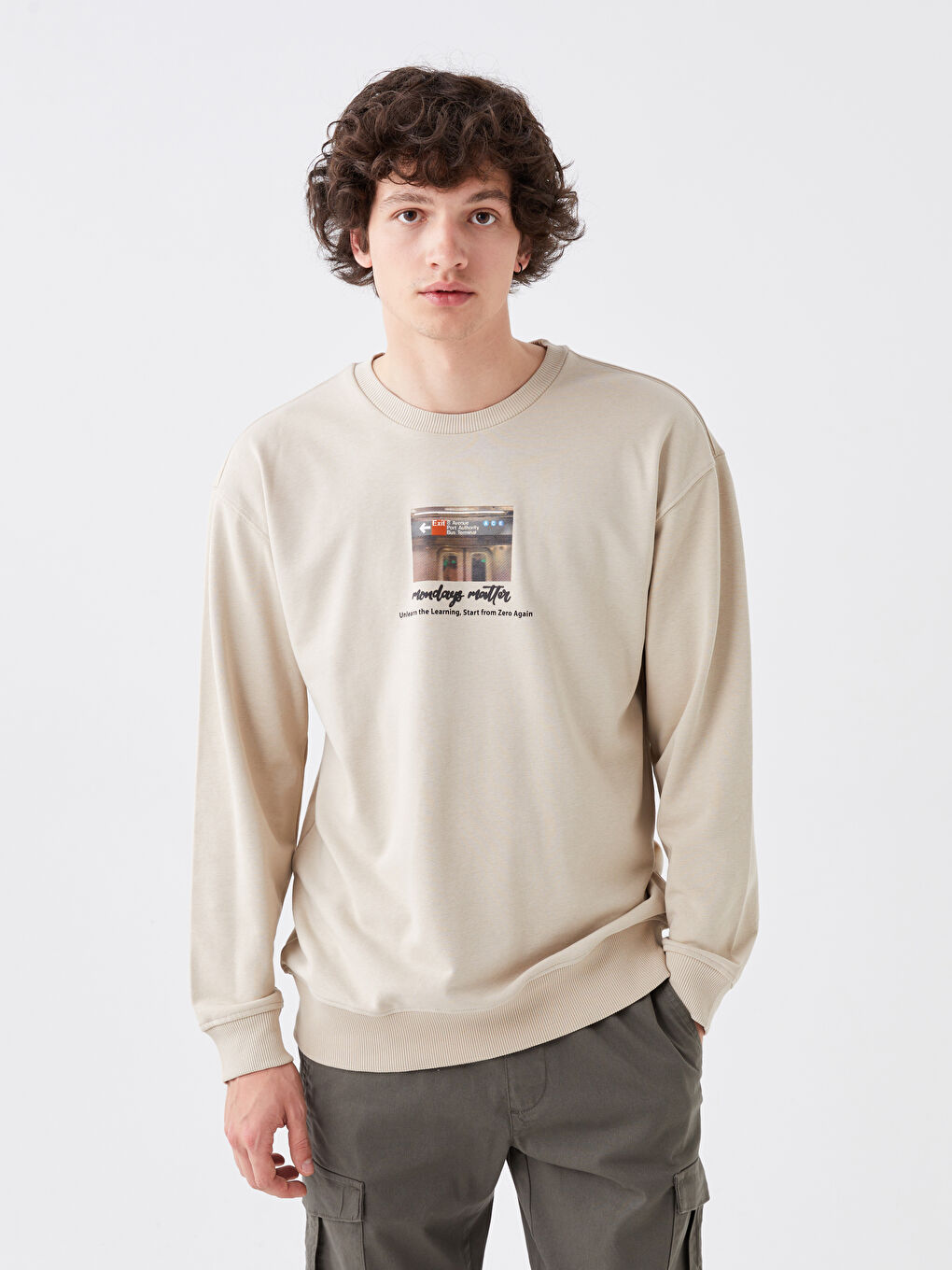 LCW Casual Bej Bisiklet Yaka Uzun Kollu Baskılı Erkek Sweatshirt