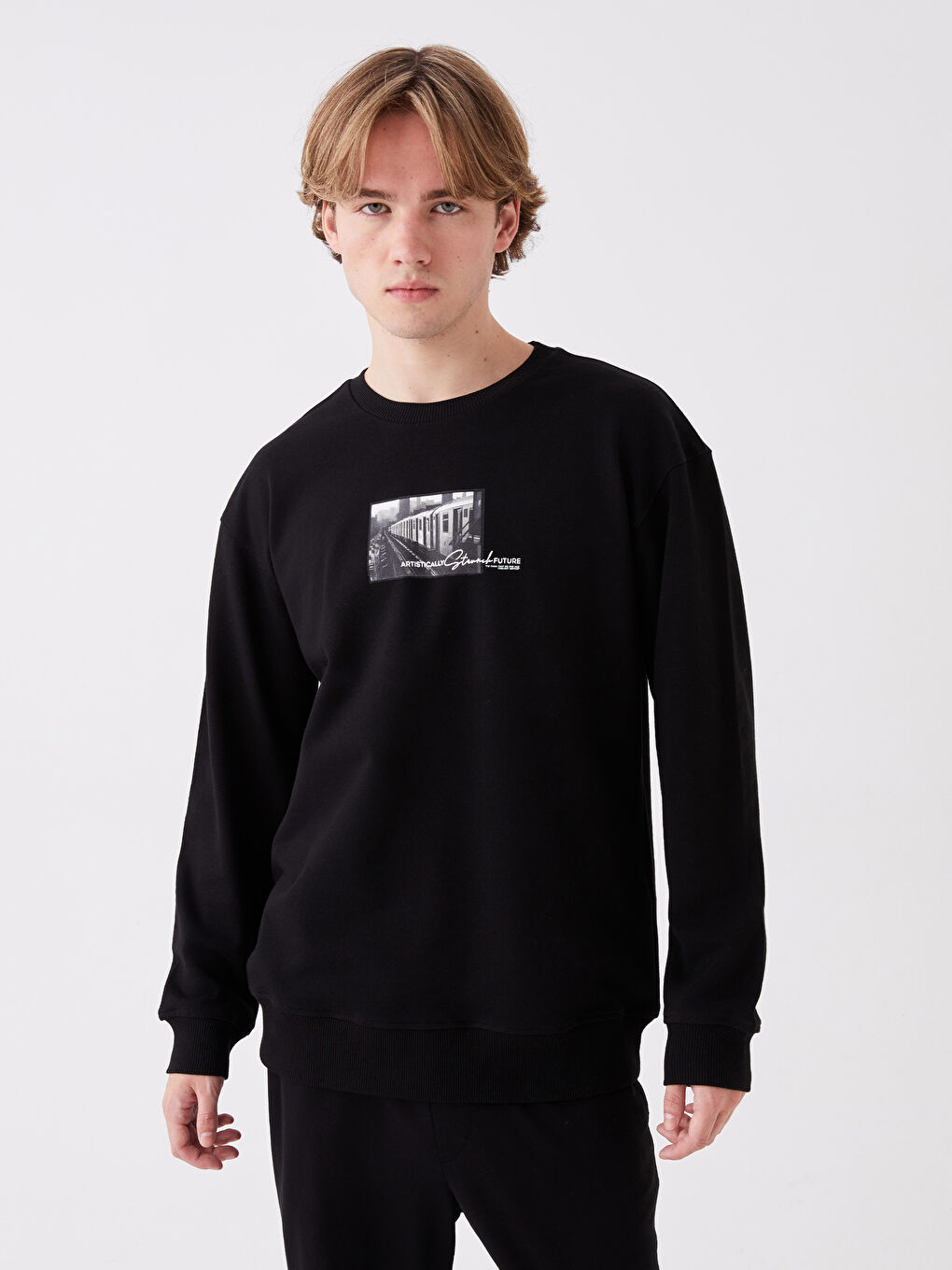 LCW Casual Yeni Siyah Bisiklet Yaka Uzun Kollu Baskılı Erkek Sweatshirt - 1