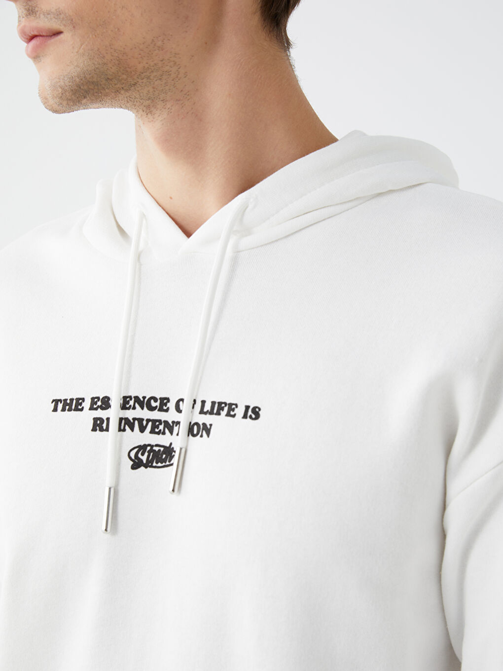 LCW Casual Kırık Beyaz Uzun Kollu Baskılı Erkek Hoodie - 2