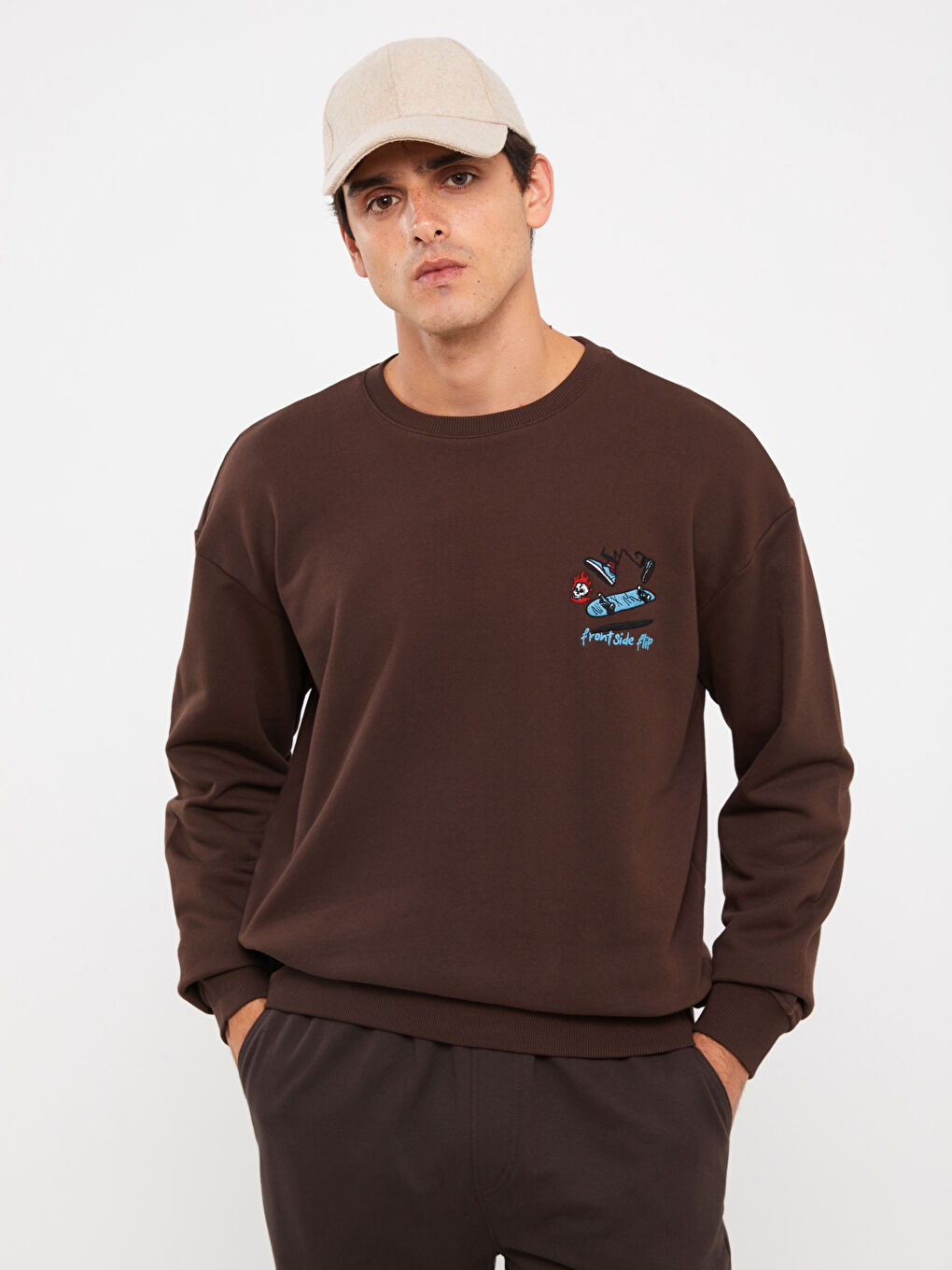 LCW Casual Kahverengi Bisiklet Yaka Uzun Kollu Baskılı Erkek Sweatshirt