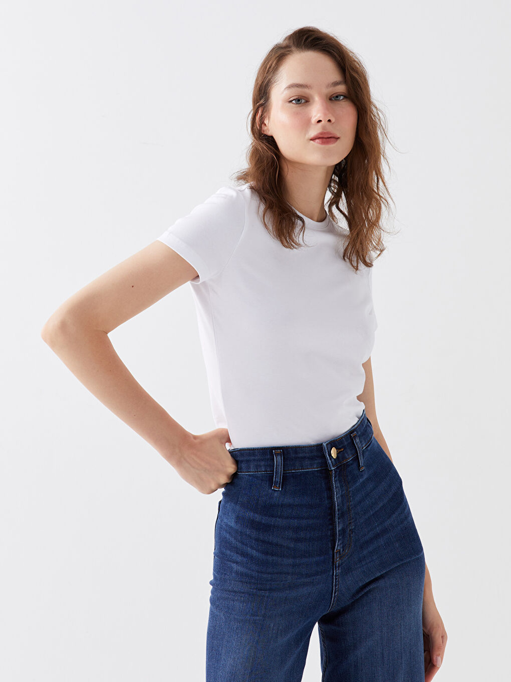 Beyaz Bisiklet Yaka Düz Kısa Kollu Kadın Tişört