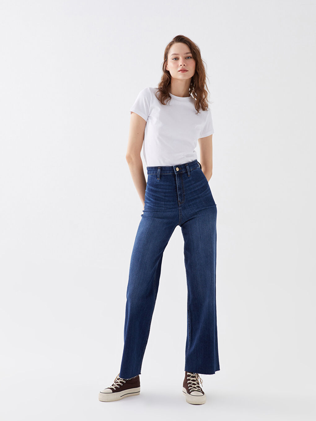 Beyaz Bisiklet Yaka Düz Kısa Kollu Kadın Tişört-2