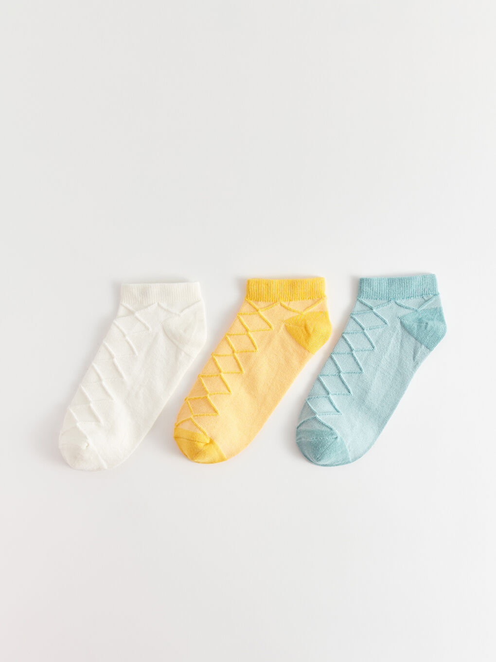 Beyaz Kendinden Desenli Kadın Patik Çorap 3'lü