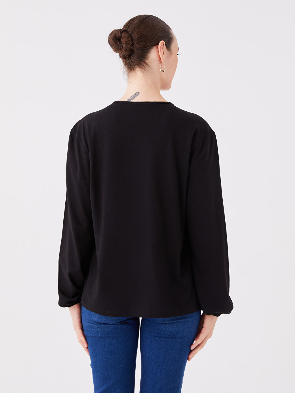 Siyah Çicek Detaylı Bisiklet Yaka Kadın Bluz-4