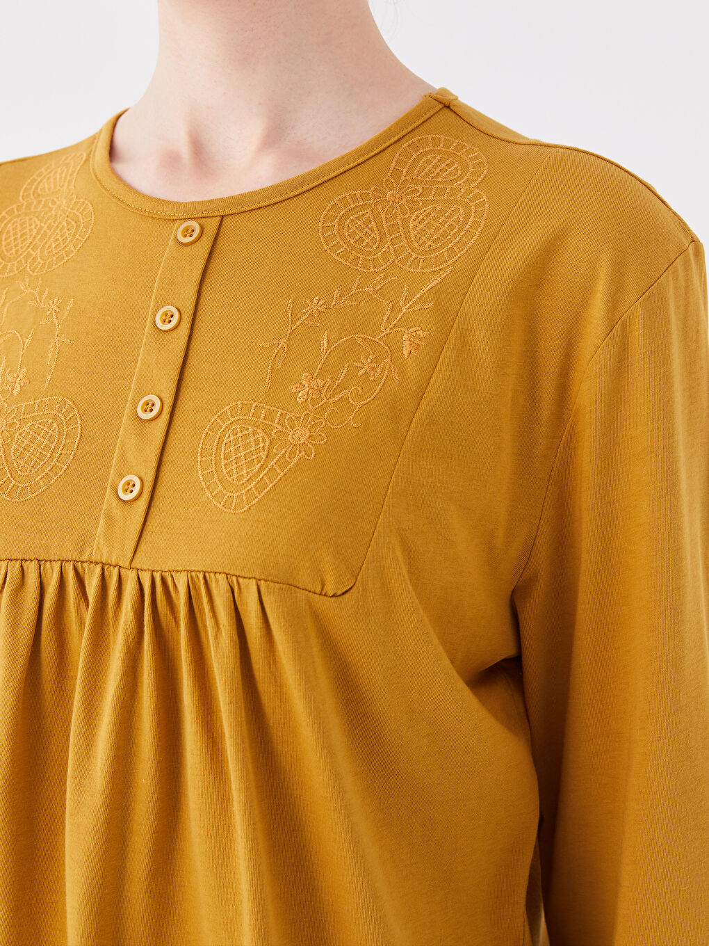 Sarı Bisiklet Yaka Nakışlı Kadın Bluz-3