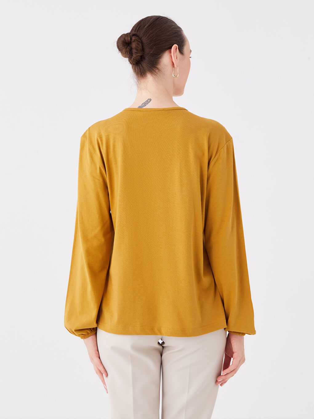 Sarı Bisiklet Yaka Nakışlı Kadın Bluz-4