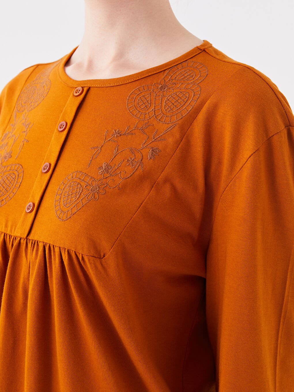 Sarı Bisiklet Yaka Nakışlı Kadın Bluz-3