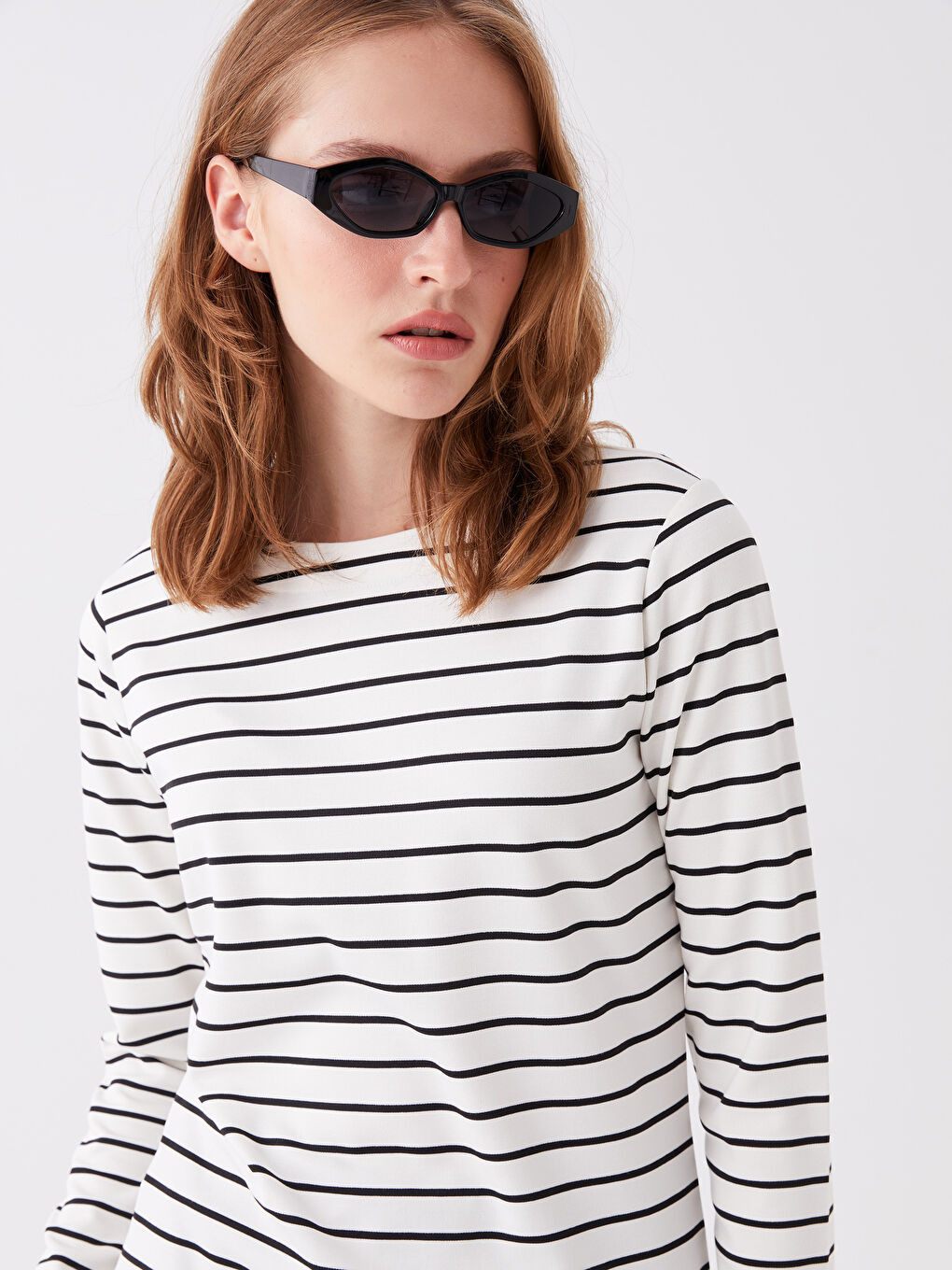 მრგვალი საყელო ზოლიანი გრძელმკლავიანი მაისური ქალებისთვის