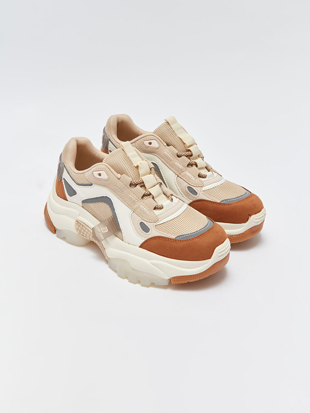 Bej Bağcıklı Renk Bloklu Kadın Spor Ayakkabı