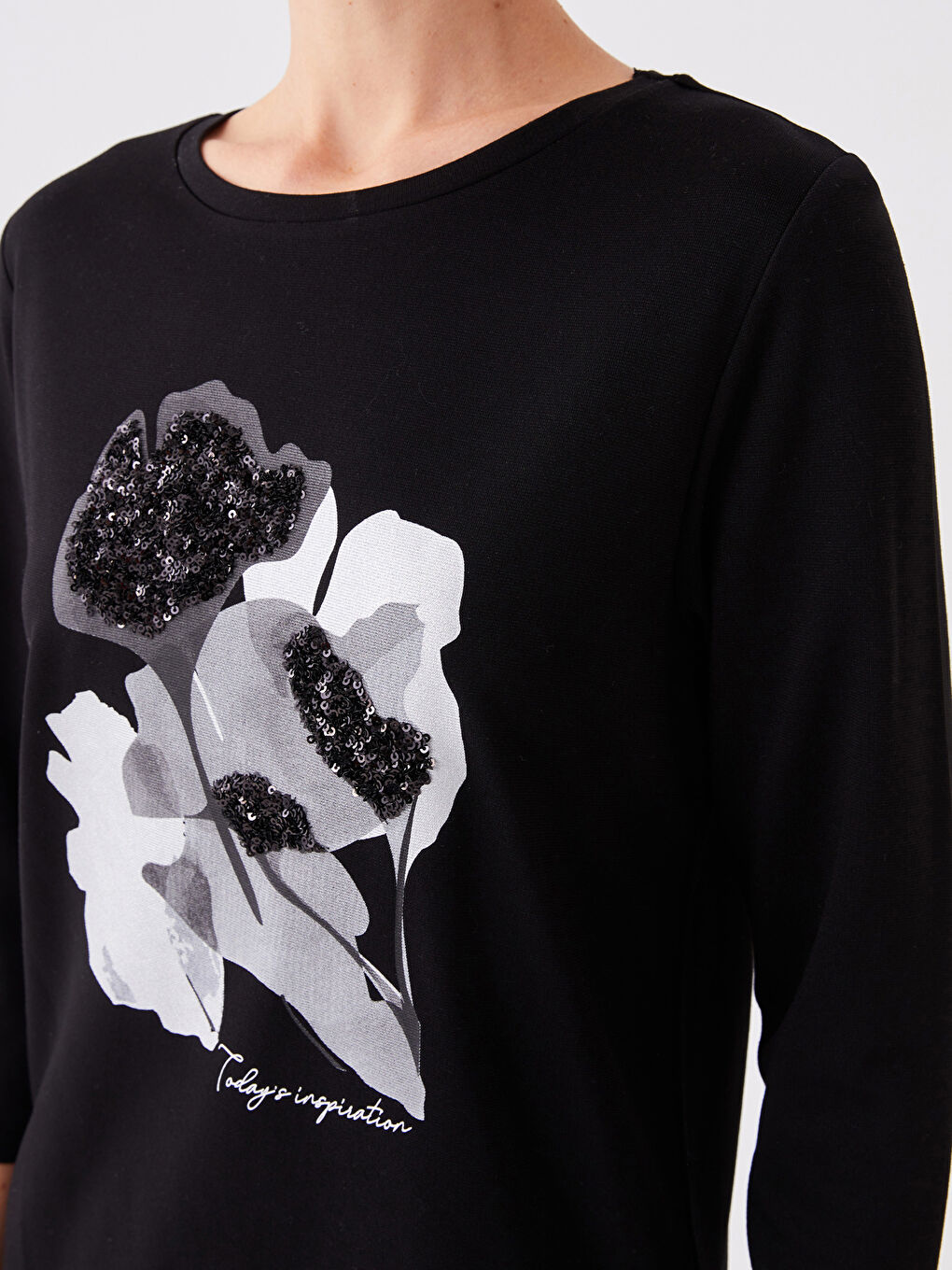 Crew Neck Embroidered Women's T-Shirt-3