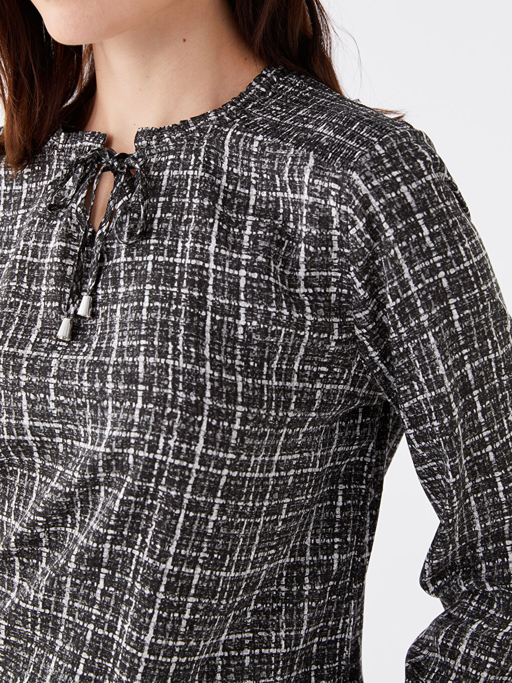LCW Grace Bluza sa kragnom na vezanje, uzorkom i dugim rukavima za žene -W3I309Z8-LQJ