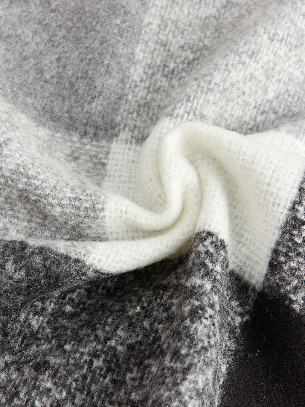 Gri Renk Bloklu Kadın Atkı-4