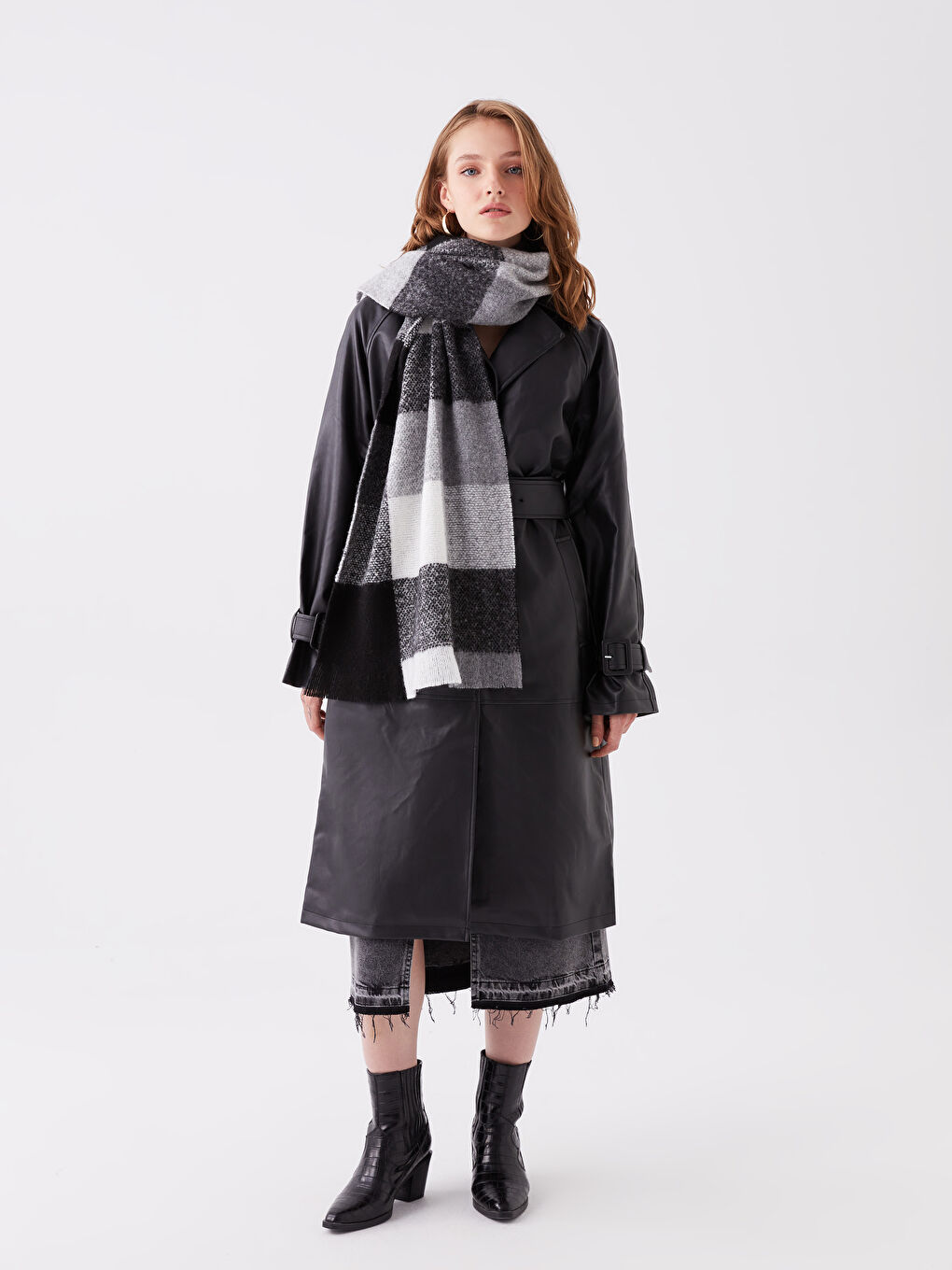 Gri Renk Bloklu Kadın Atkı-1