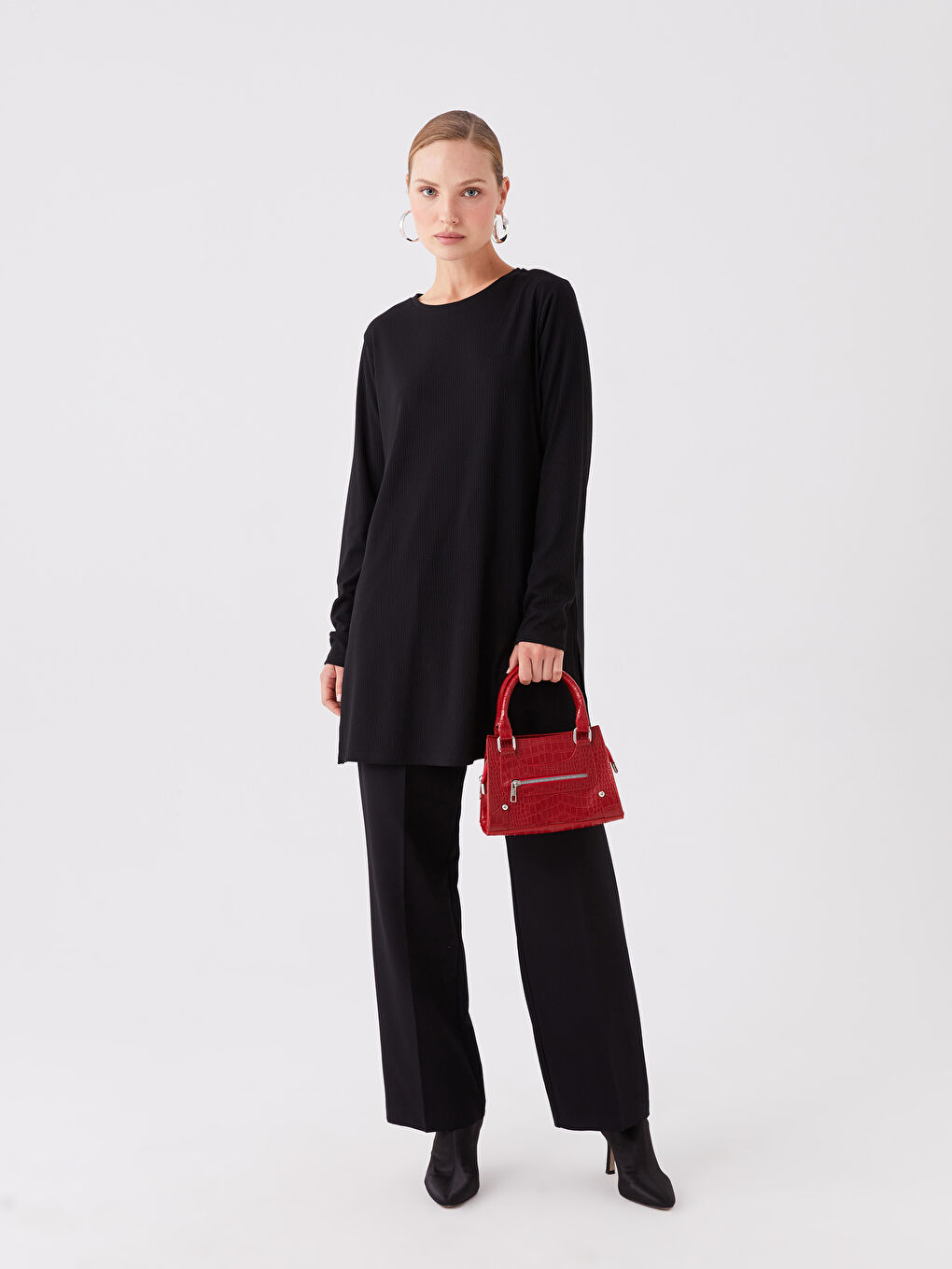 Kırmızı Deri Görünümlü Kroko Desenli Kadın El Çantası-1