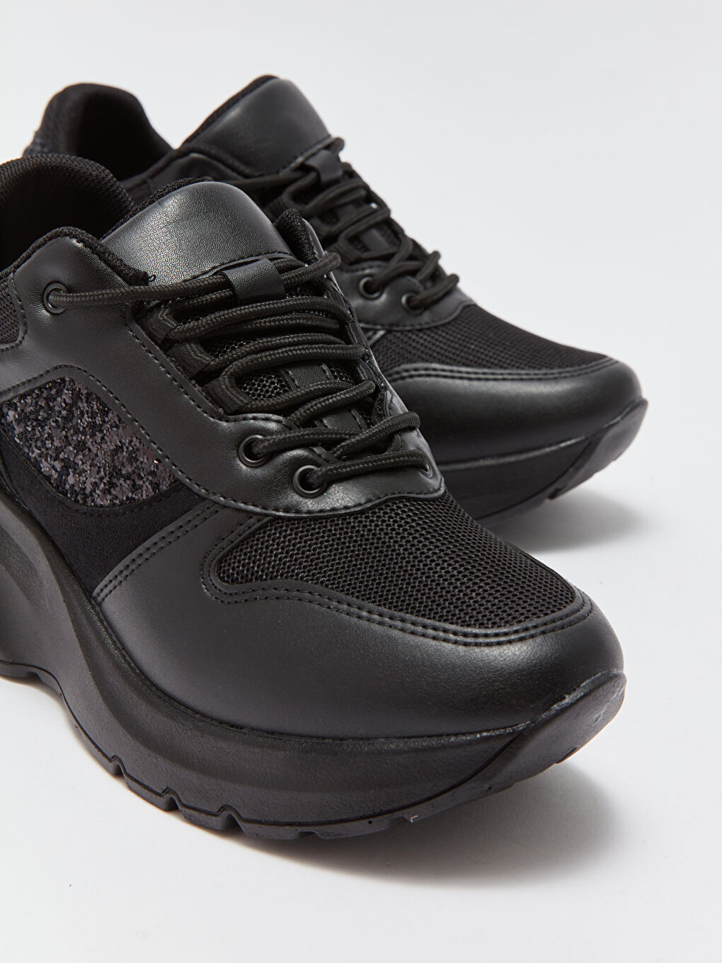 Siyah Bağcıklı Kalın Taban Kadın Aktif  Spor Ayakkabı-2