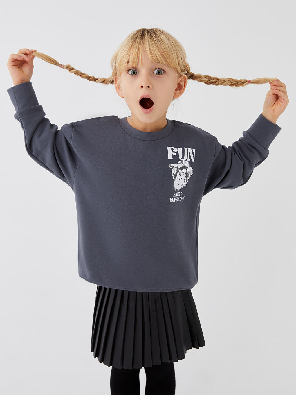 LCW Kids Koyu Gri Bisiklet Yaka Nostaljik Maymun Baskılı Uzun Kollu Unisex Çocuk Sweatshirt - 1