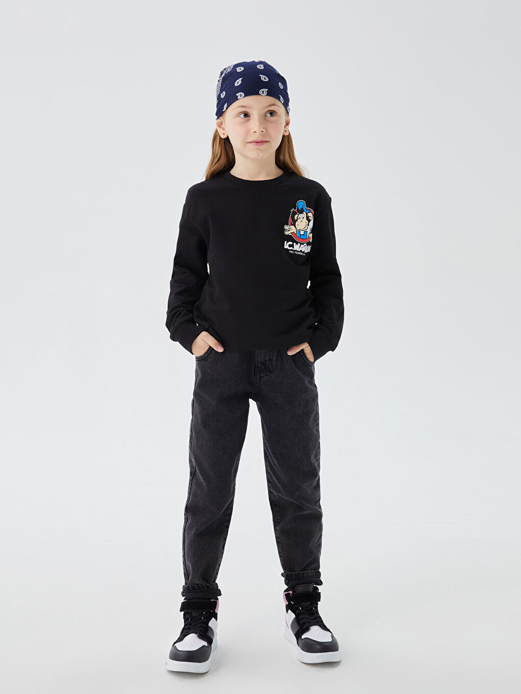 LCW Kids Yeni Siyah Bisiklet Yaka Nostaljik Maymun Baskılı Uzun Kollu Erkek Çocuk Sweatshirt - 5