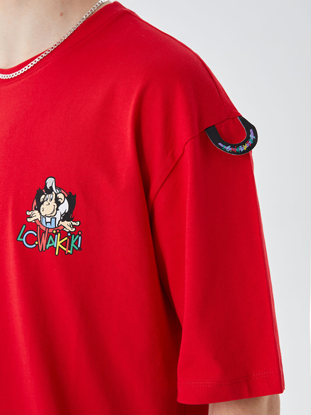 Kırmızı Bisiklet Yaka Kısa Kollu Nostaljik Maymun Baskılı Penye Unisex Tişört-4