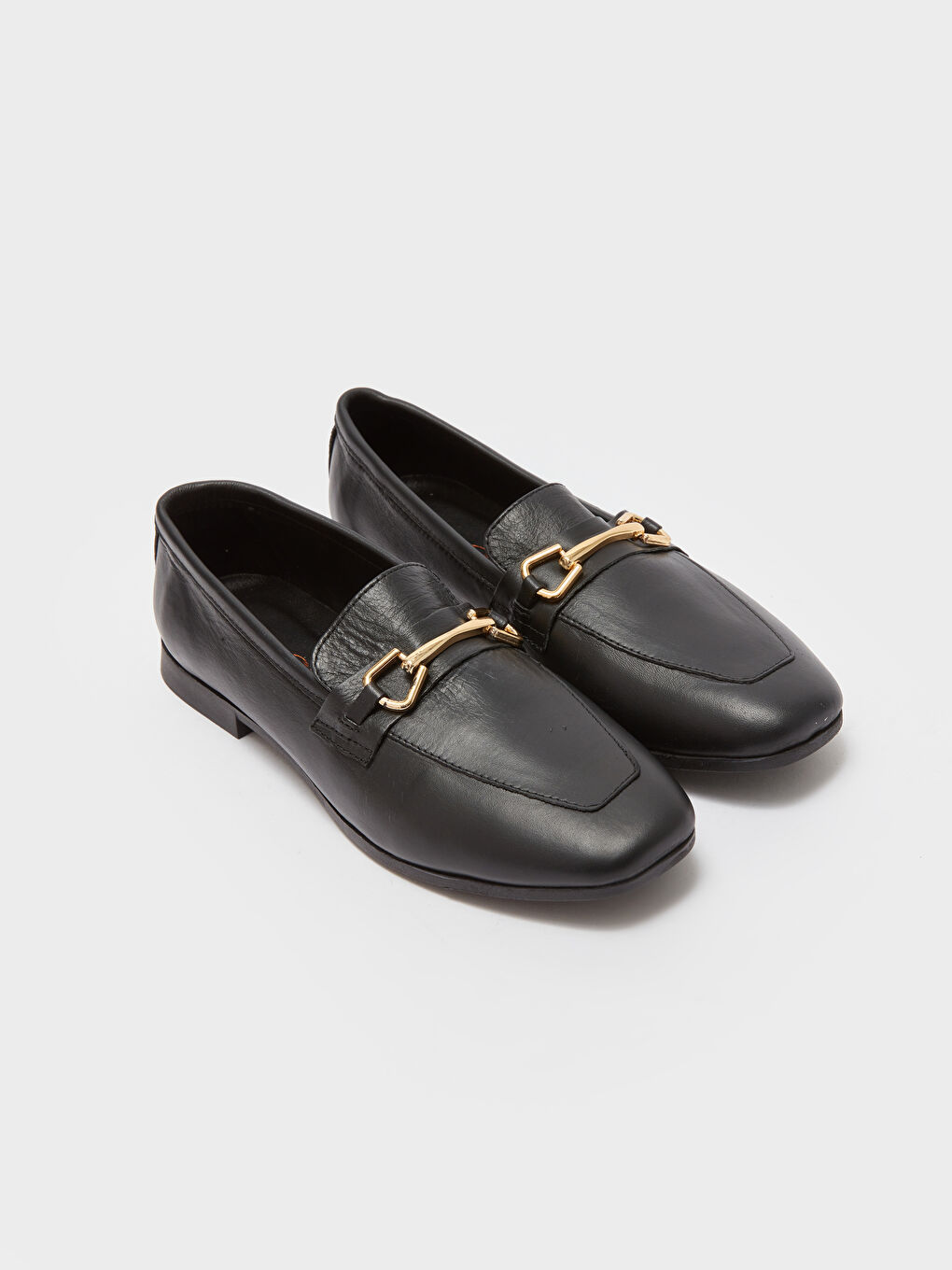 Siyah Deri Görünümlü Kadın Loafer Ayakkabı