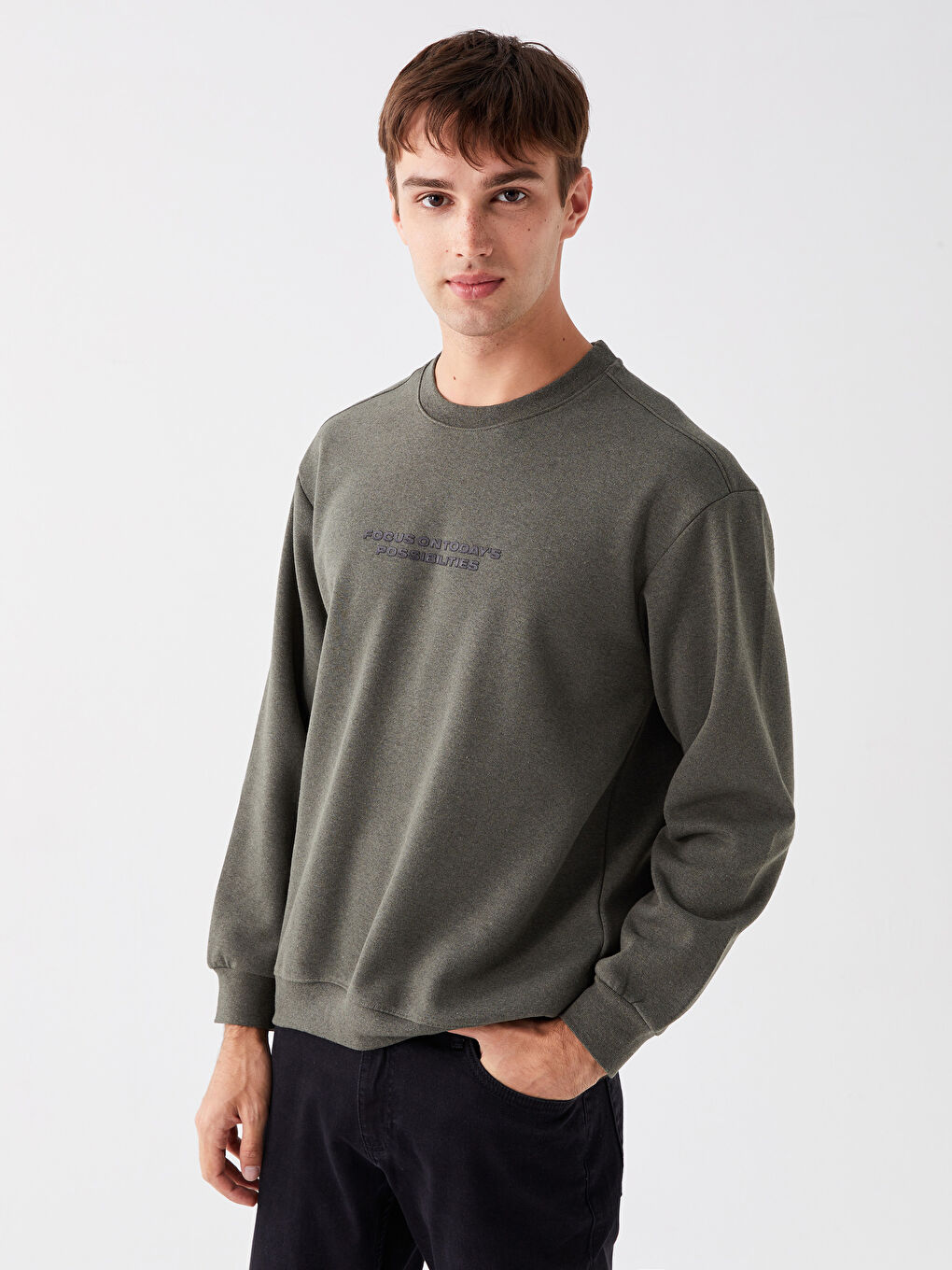 LCW Casual Hakı Bisiklet Yaka Uzun Kollu Baskılı Erkek Sweatshirt