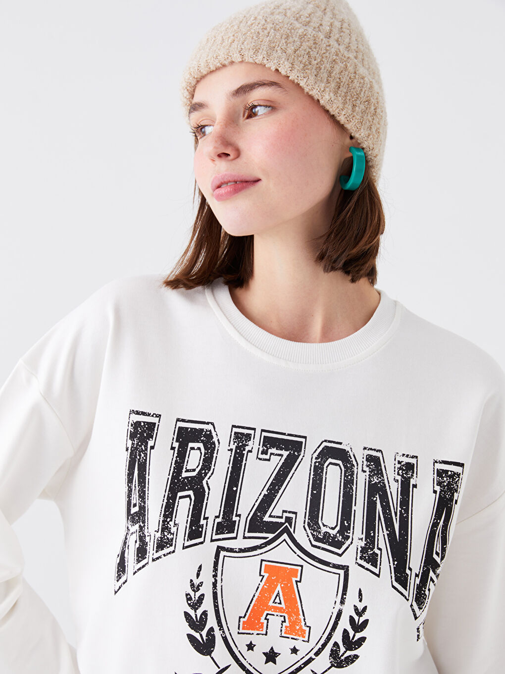 Ekru Bisiklet Yaka Baskılı Kadın Sweatshirt-1