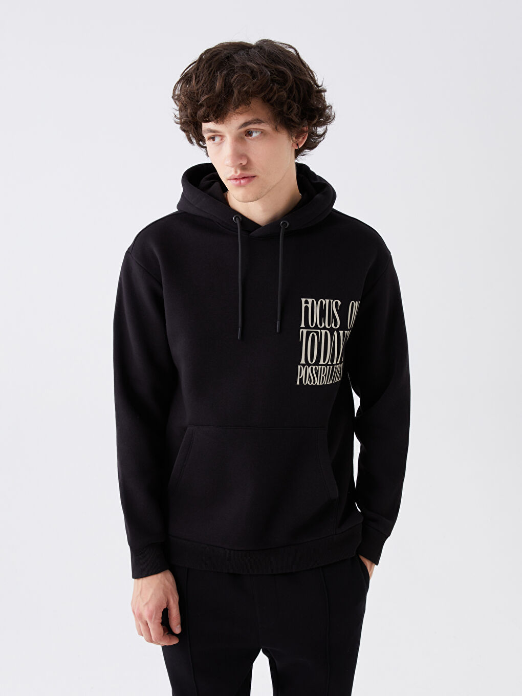 LCW Casual Yeni Siyah Uzun Kollu Baskılı Erkek Hoodie - 1