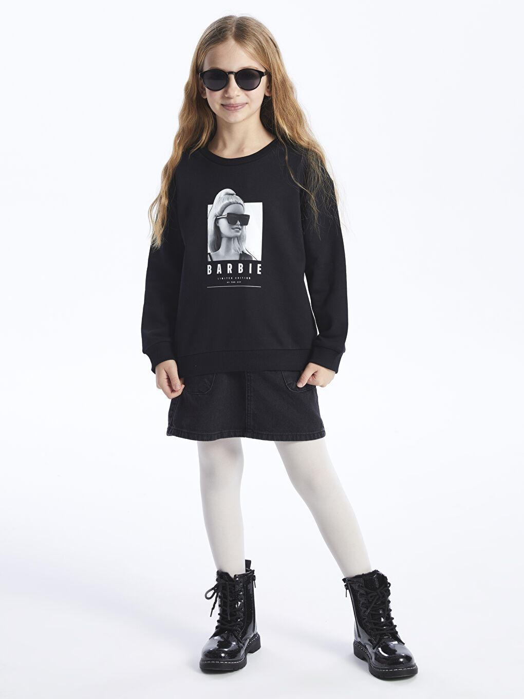 LCW Kids Yeni Siyah Bisiklet Yaka Barbie Baskılı Uzun Kollu Kız Çocuk Sweatshirt - 1