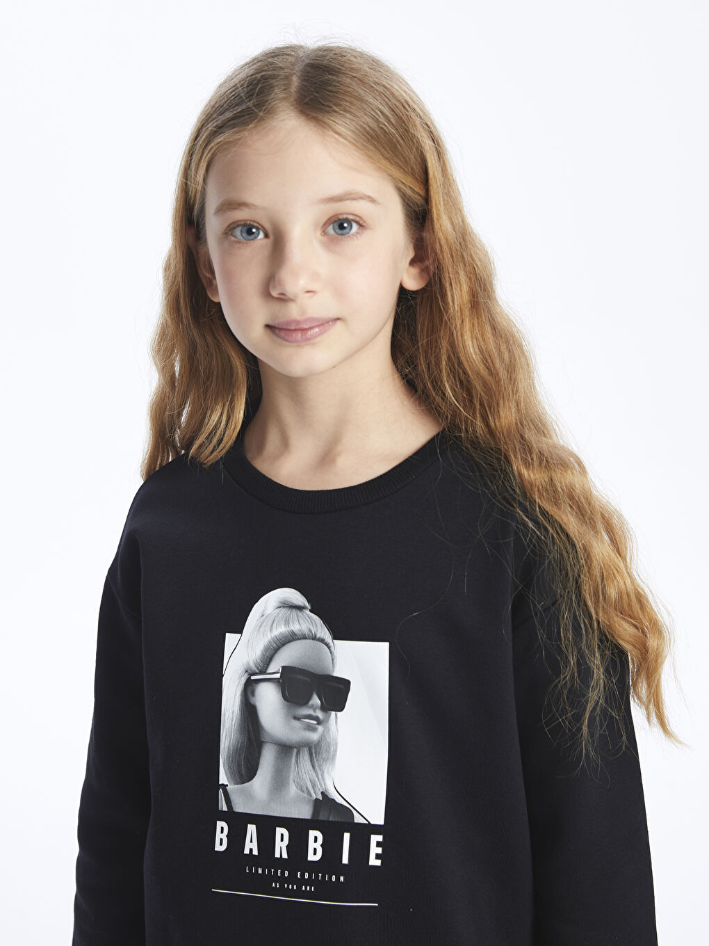 LCW Kids Yeni Siyah Bisiklet Yaka Barbie Baskılı Uzun Kollu Kız Çocuk Sweatshirt - 2