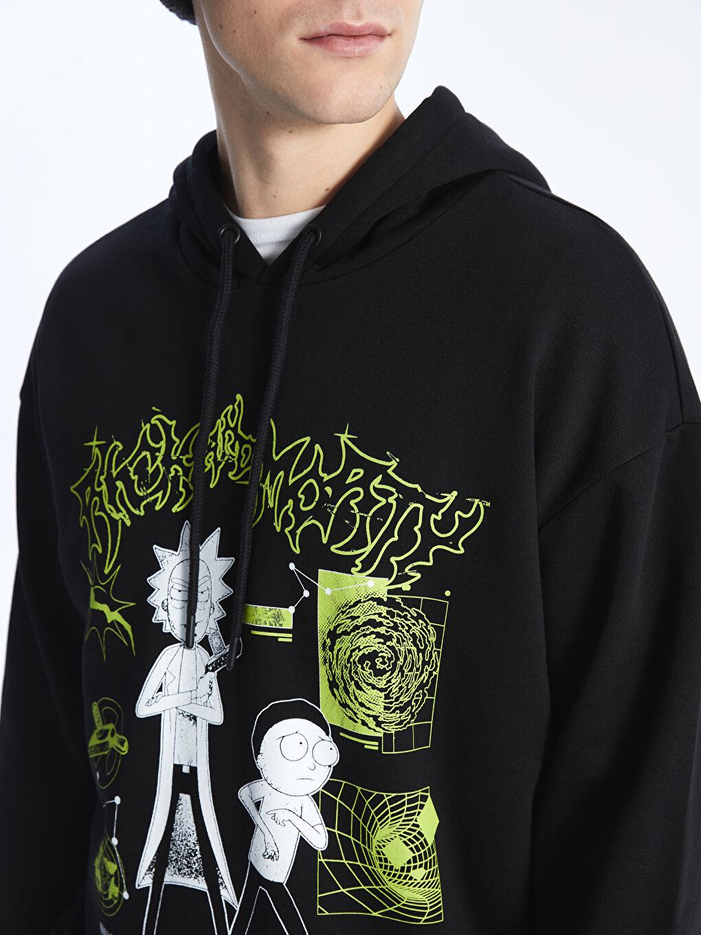 LCW Casual Yeni Siyah Uzun Kollu Rick and Morty Baskılı Erkek Hoodie - 3