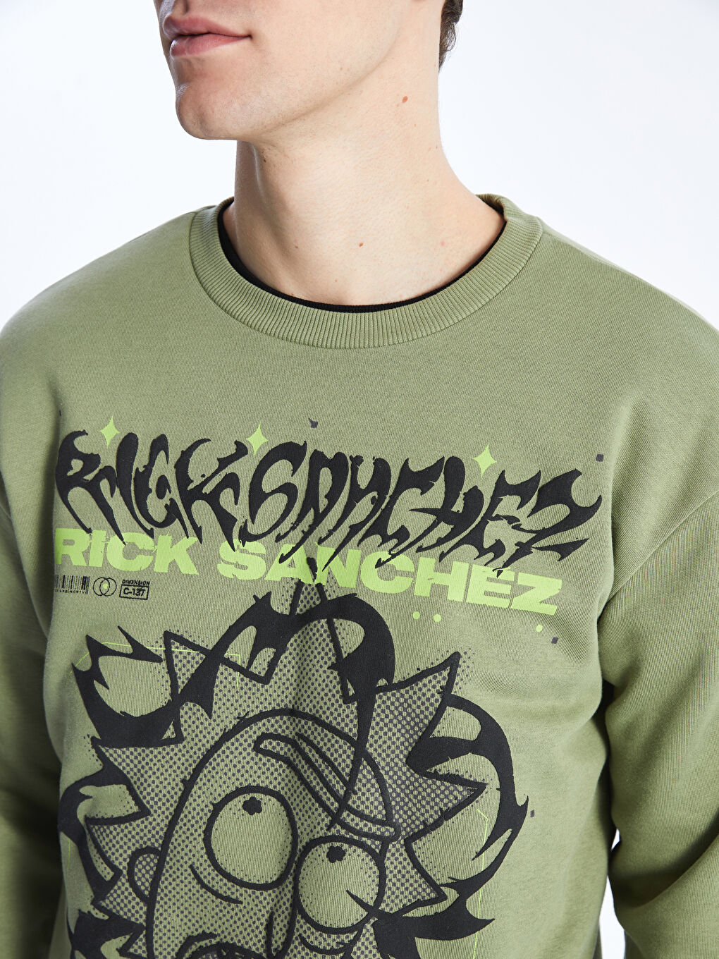 LCW Casual Uçuk Yeşil Bisiklet Yaka Uzun Kollu Rick and Morty Baskılı Erkek Sweatshirt - 3