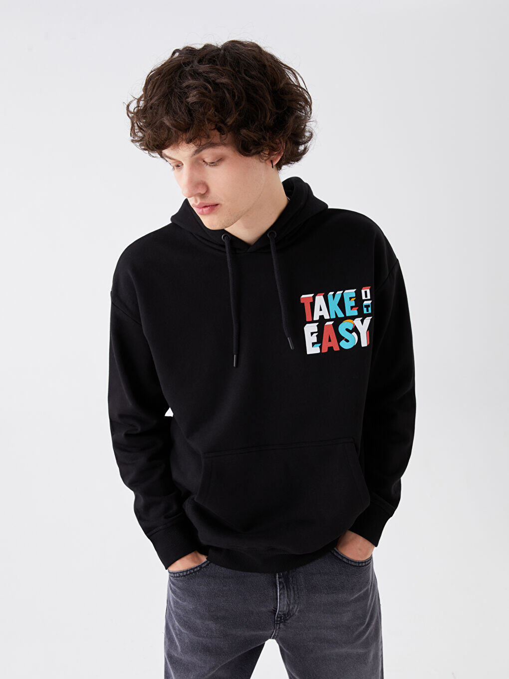 LCW Casual Yeni Siyah Uzun Kollu Daffy Duck Baskılı Erkek Hoodie - 2